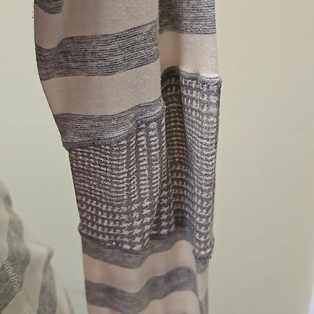 206. Lululemon Devotion long sleeve - Picture 4 of 8